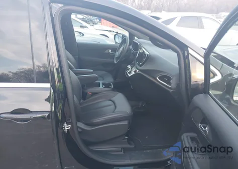 2025 Chrysler Pacifica Select z USA, uszkodzony, nr VIN 2C4RC1BG8SR612020